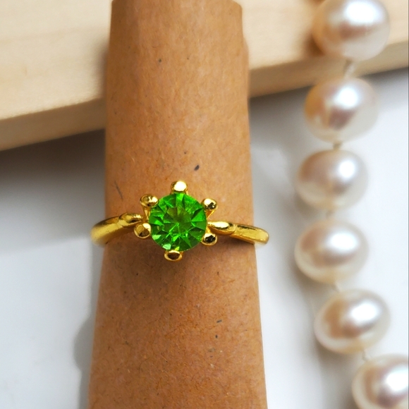 💫5/$25 Gold Stunning Ring - Picture 3 of 5